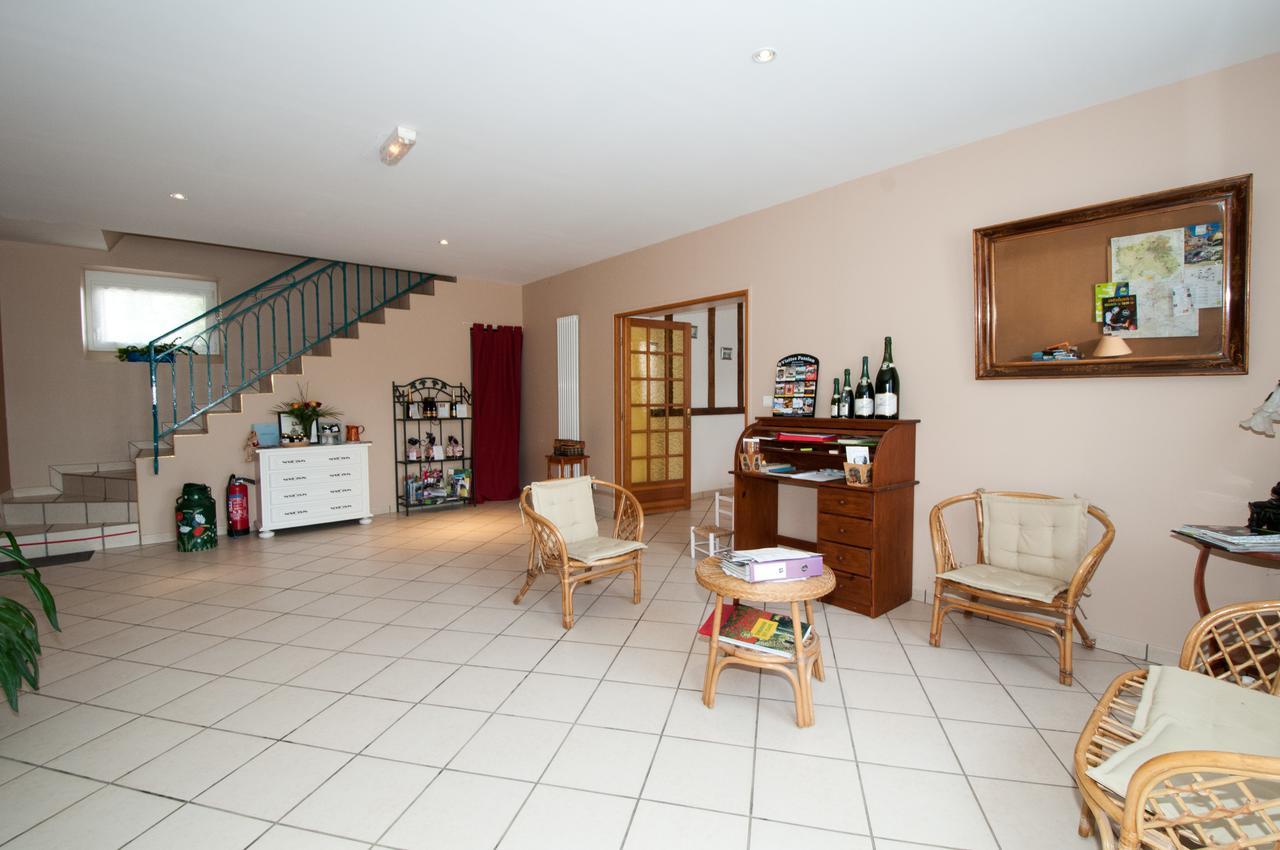 Bed and Breakfast La Janenquelle Sarry  Zewnętrze zdjęcie