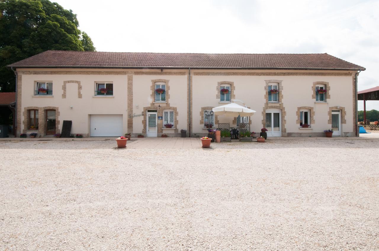 Bed and Breakfast La Janenquelle Sarry  Zewnętrze zdjęcie